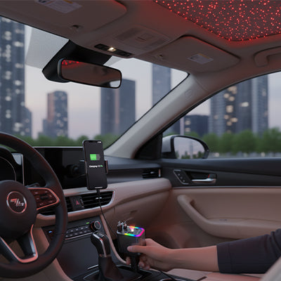 téléphone connecté sur chargeur allume cigare usb c multicolore branché