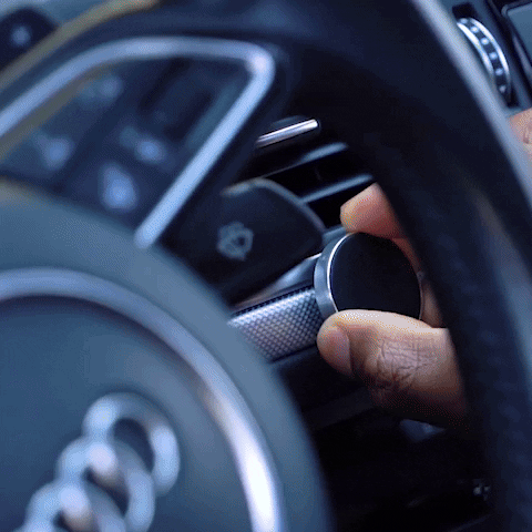 Support téléphone voiture et code de la route : ce que dit la loi en France