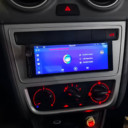 Autoradio Bluetooth avec écran couleur et interface musicale installé dans la console centrale