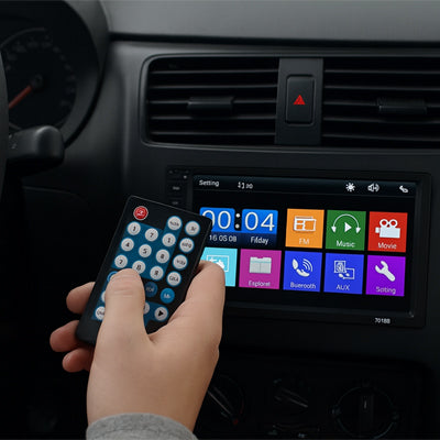 Autoradio bluetooth installé dans voiture avec fonctionnalités activées par télécommande