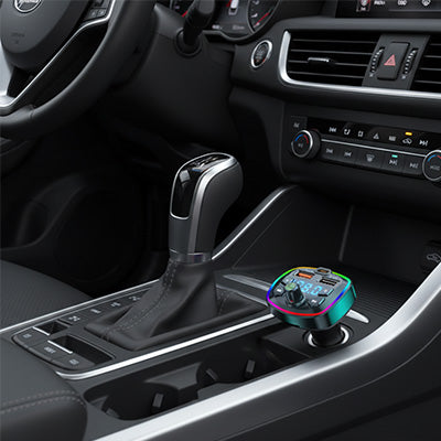 Bluetooth allume cigare installé sur la console centrale voiture
