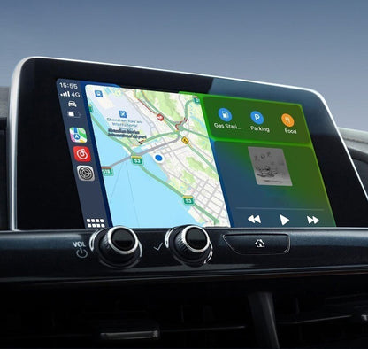 Boîtier CarPlay affichant Apple CarPlay sur l'écran multimédia  voiture avec navigation GPS, musique applications en temps réel.