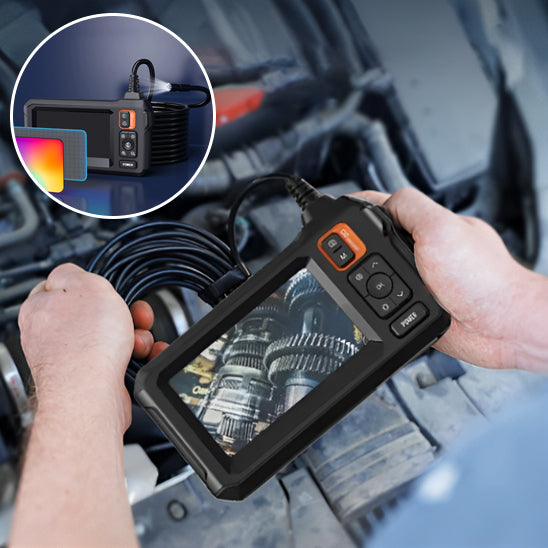 Conducteur utilise camera endoscopique pour inspecter moteur voiture