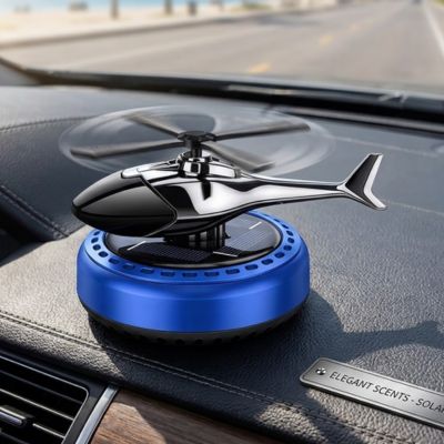 Diffuseur de parfum bleu ronde installé sur tableau de bord voiture activé