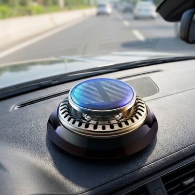 Diffuseur de parfum posé sur tableau de bord voiture