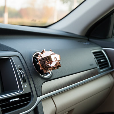Diffuseur parfum  voiture or rose  dans boucle aération tableau de bord