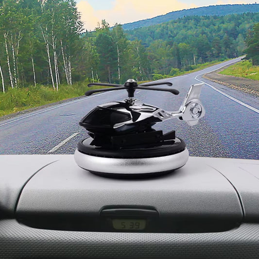 diffuseur parfum voiture solaire à hélice sur tableau de bord voiture