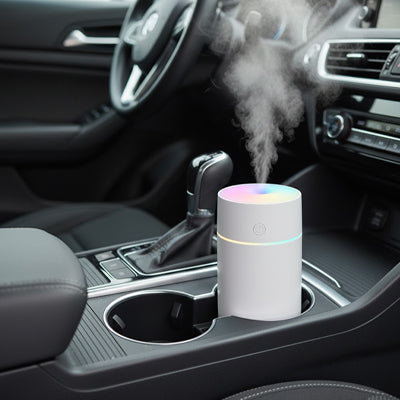 Humidificateur d'air  blanc installé dans porte gobelet voiture