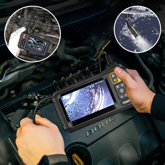 Mécanicien utilise camera endoscopique pour inspecter disque petit du moteur voiture