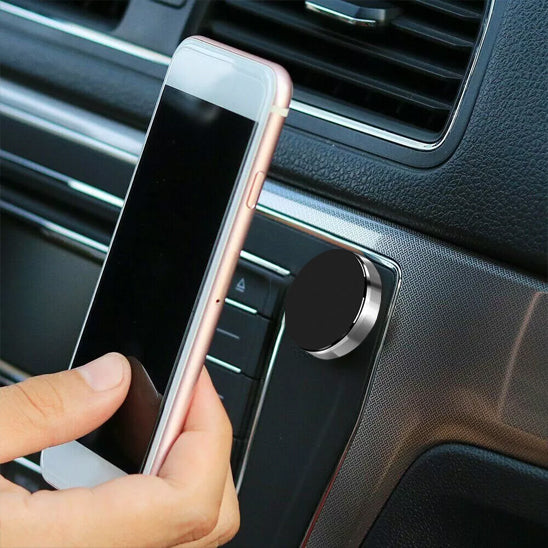 Support téléphone voiture magnétique argent fixé sur grille d'aération utilisation pratique