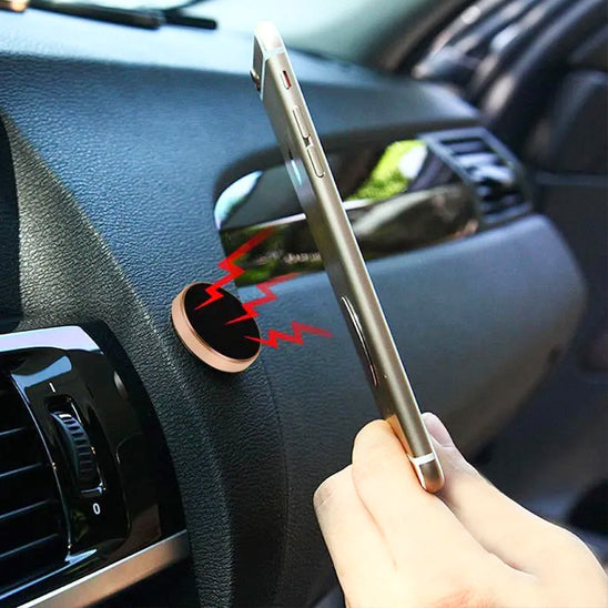 Support téléphone voiture magnétique or rose fixé au tableau de bord maintien sécurisé