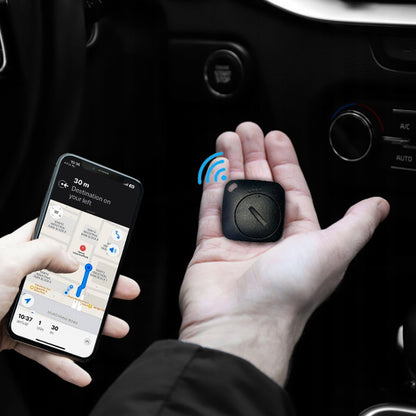 Traceurs GPS pour voiture activé dans la main conducteur avec localisation sur smartphone