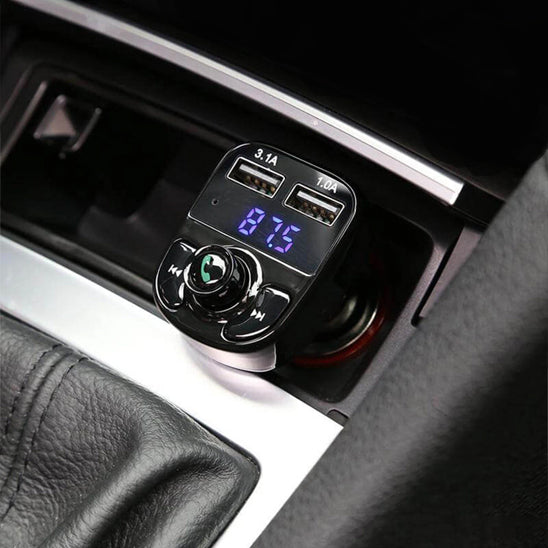 Transmetteur bluetooth voiture installé dans habitacle voiture