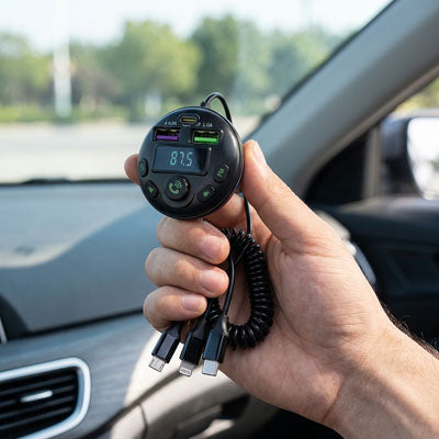 Transmetteur fm bluetooth avec câble en main conducteur