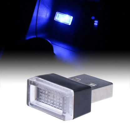 Un led interieur voiture bleu branché et un led exposé
